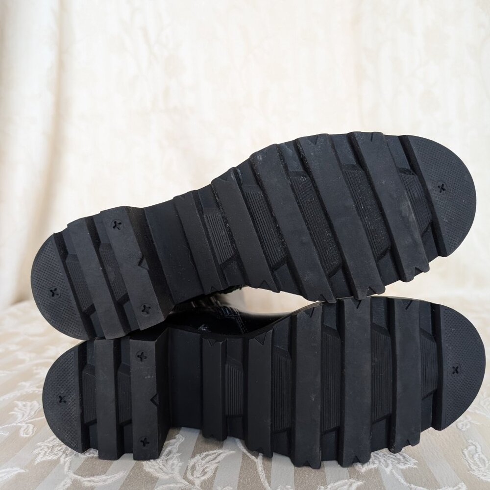 Ayden Chunky Block Heeled Boot - Picture 8 of 11
